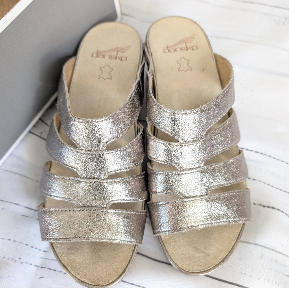 Women's Dansko Sandals | Lyndi Metallic Plantino | Size 37 | Like New - Picture 3 of 8